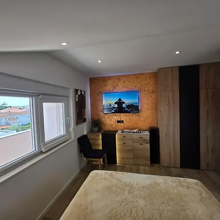 Sky Cube דירה זאדאר