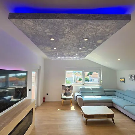 Sky Cube Apartament *